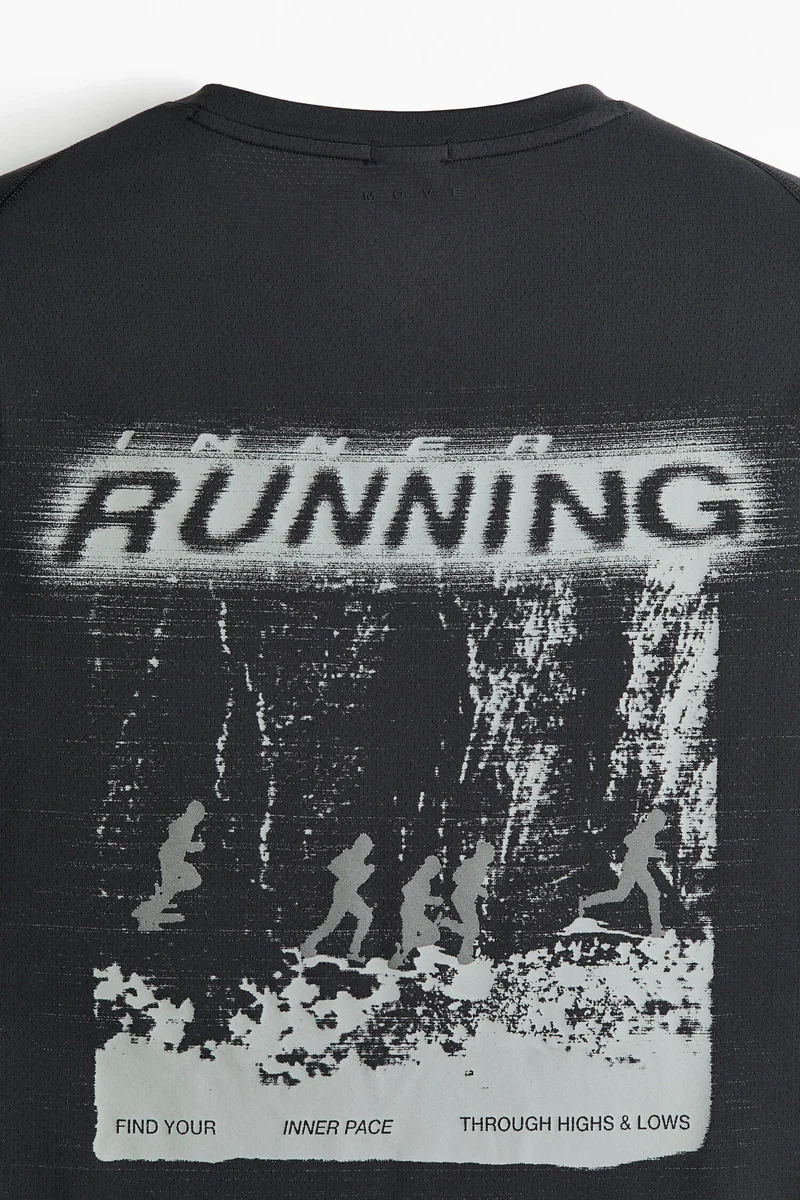 اتش اند ام تي-شيرت رياضي من قماش دراي موف